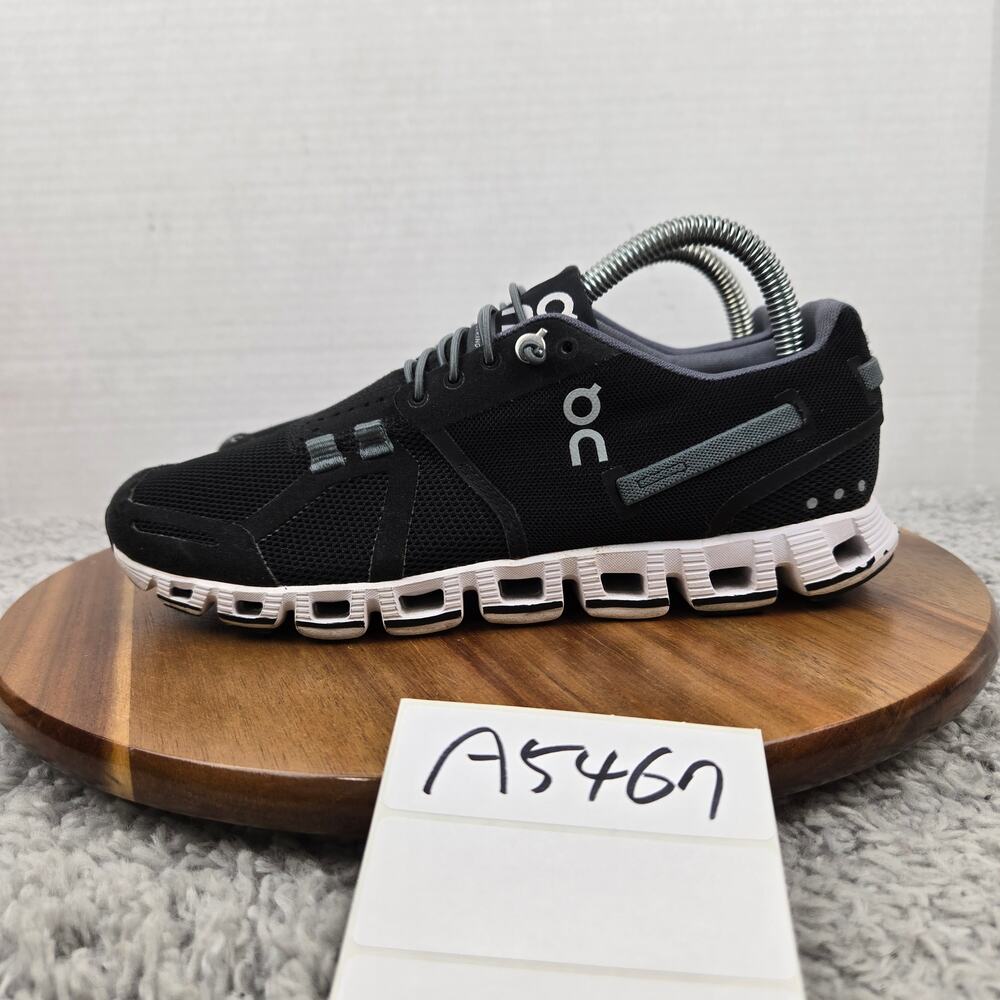 On Cloud Womens 7 Black White Athletic Casual Daily Lifestyle Gym Running Shoe